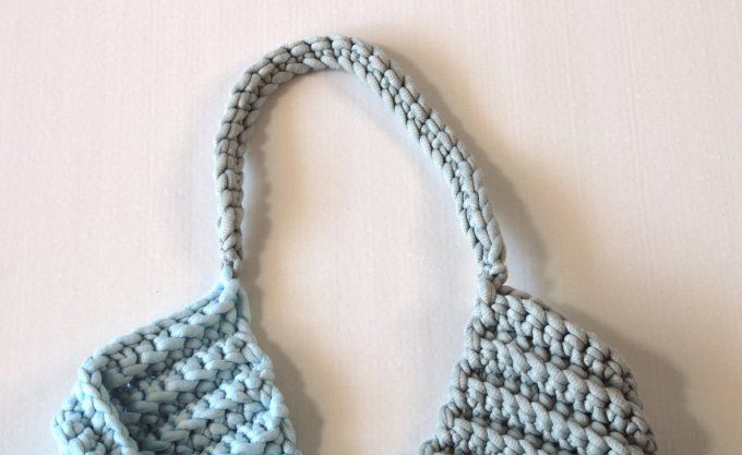 Sac crochet fait main bleu pastel et gris