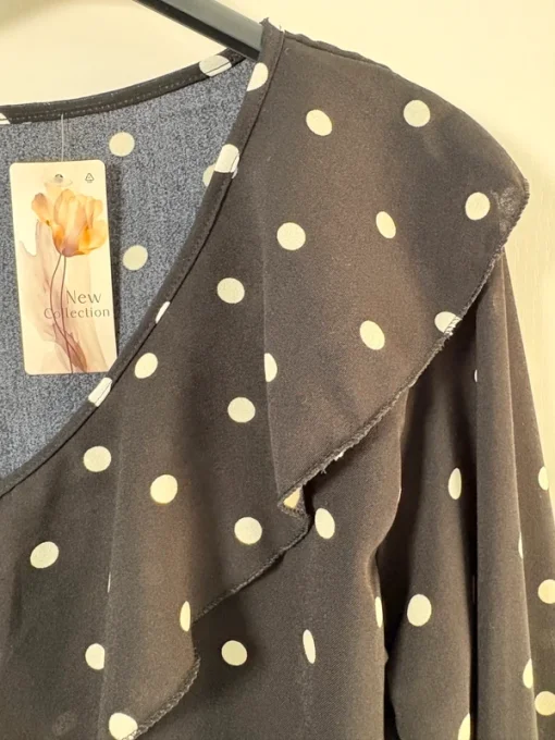 Blouse à pois volant cascade, noir, col V, manches évasées
