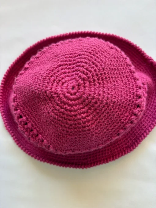 Bob au crochet rose fuchsia fait main, maille ajourée – 58 à 60 cm