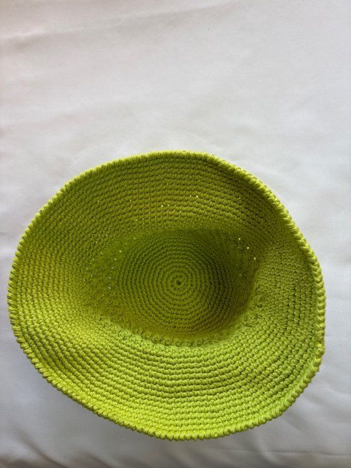 Bob au crochet fait main vert anis, maille ajourée