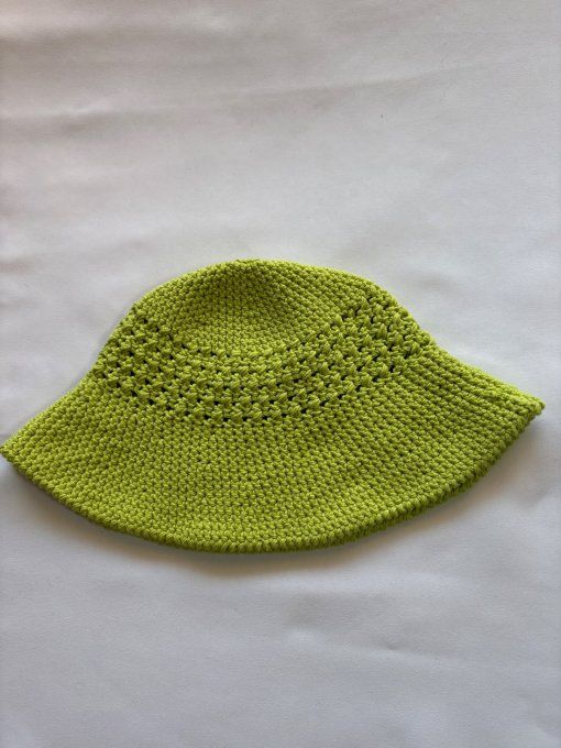 Bob au crochet fait main vert anis, maille ajourée