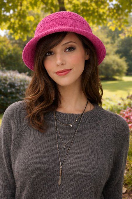 Bob au crochet fait main rose fuchsia, maille ajourée