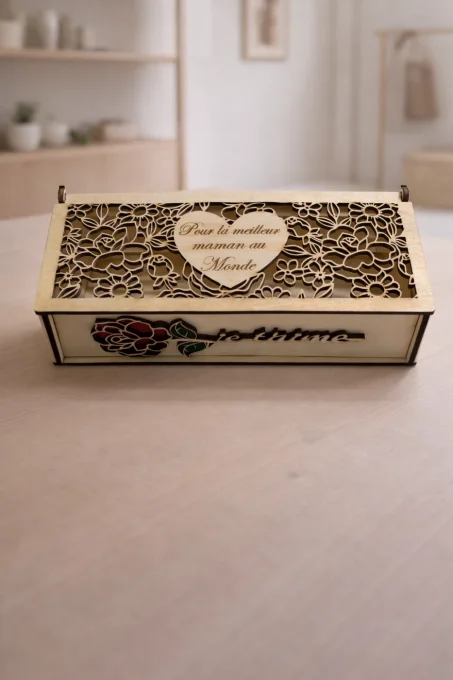 Boîte cadeau en bois gravée Bonne Fête Maman – 18 × 7 × 5 cm