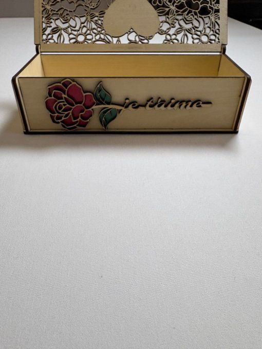 Boîte cadeau en bois gravée Bonne Fête Maman – 18 × 7 × 5 cm