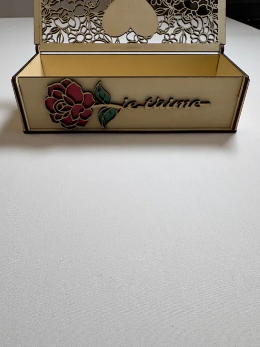 Boîte cadeau en bois gravée Bonne Fête Maman – 18 × 7 × 5 cm
