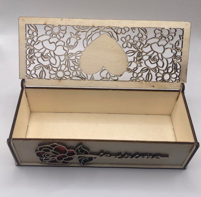 Boîte cadeau en bois gravée personnalisée (tilleul) — 18×7×5 cm