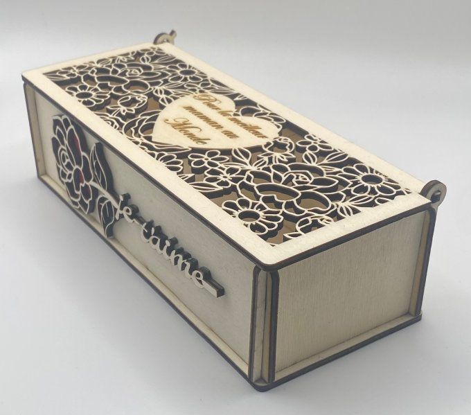 Boîte cadeau en bois gravée personnalisée (tilleul) — 18×7×5 cm