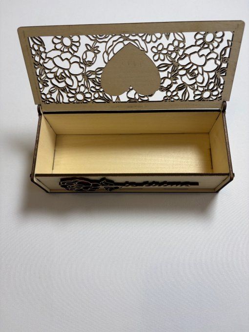 Boîte cadeau en bois gravée Bonne Fête Maman – 18 × 7 × 5 cm