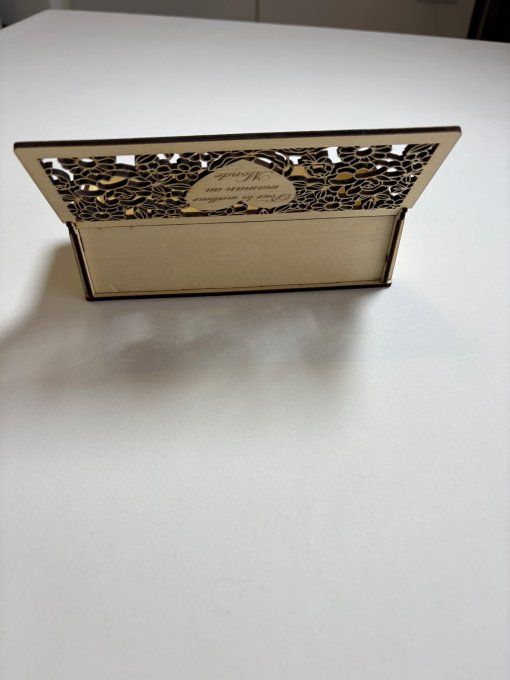 Boîte cadeau en bois gravée Bonne Fête Maman – 18 × 7 × 5 cm