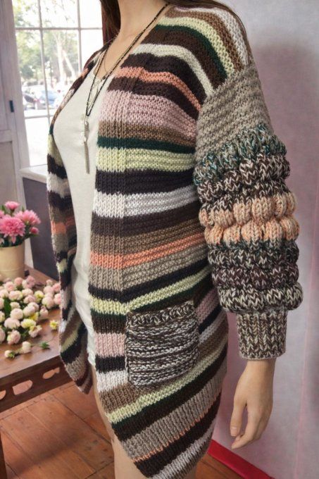 Cardigan multicolore rayé fait main, coupe ample