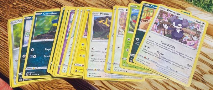 Lot de 20 cartes Pokémon – Occasion
