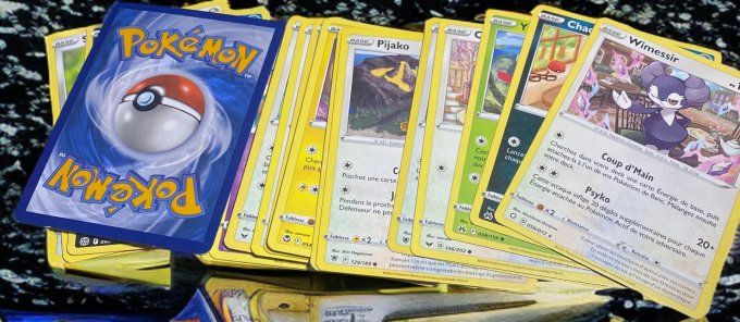 Lot de 20 cartes Pokémon – Occasion