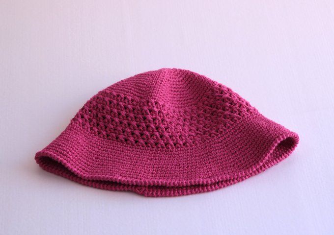 Bob au crochet fait main rose fuchsia, maille ajourée