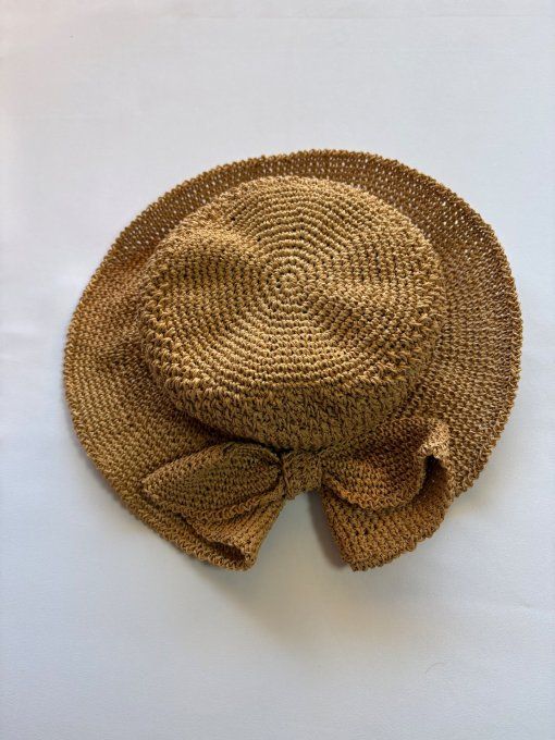 Chapeau crocheté pour femme – création artisanale