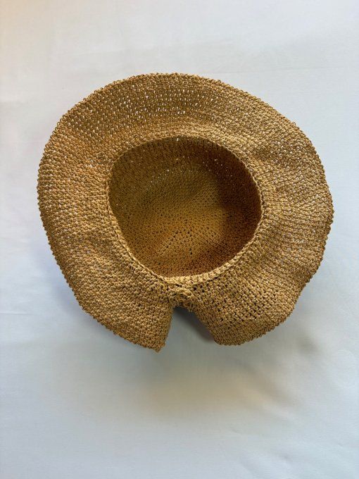 Chapeau crocheté pour femme – création artisanale