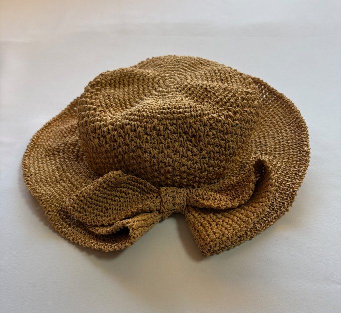 Chapeau crocheté pour femme – création artisanale