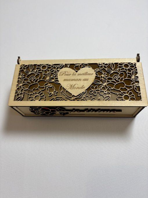Boîte cadeau en bois gravée Bonne Fête Maman – 18 × 7 × 5 cm
