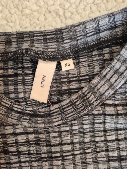 dos du crop top manches longues à carreaux gris et noir Nelly XS