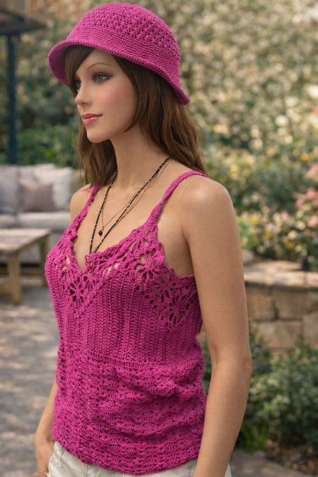 Débardeur crochet fait main rose fuchsia, motif ajouré
