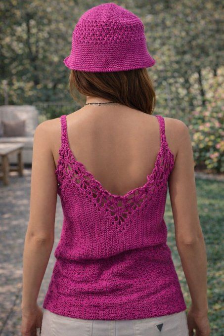 Débardeur crochet fait main rose fuchsia, motif ajouré