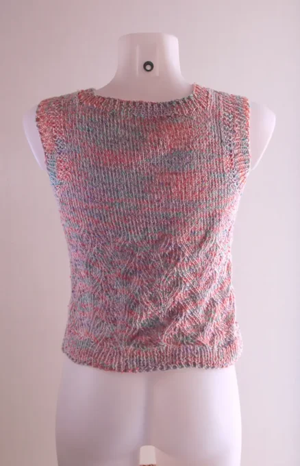 Débardeur maille pastel chinée, col V et coupe droite