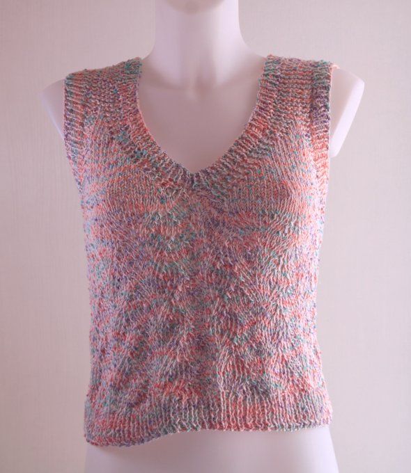 Débardeur maille pastel chinée, col V et coupe droite