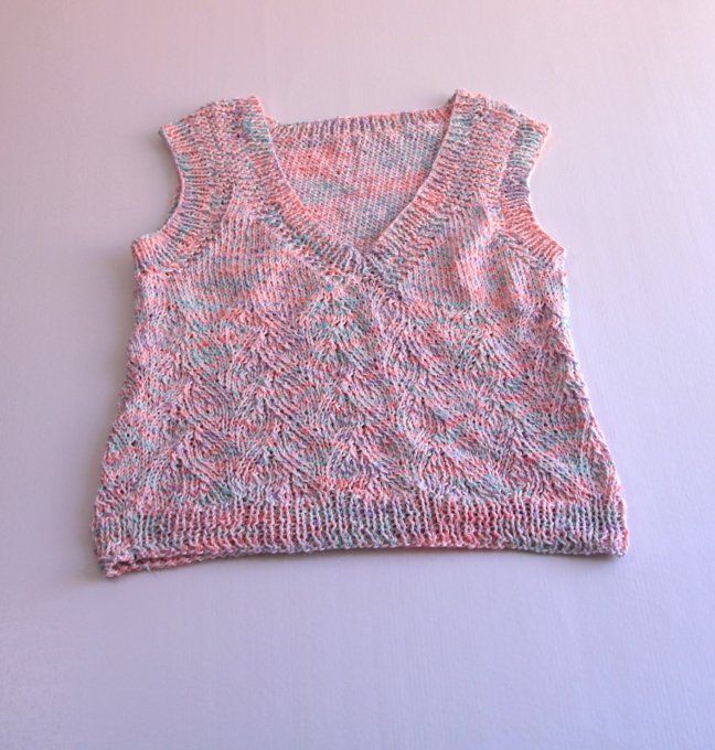 Débardeur maille pastel chinée, col V et coupe droite