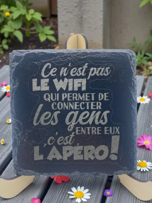 Dessous de verre ardoise gravée 10×10 — lot de 4, pieds feutre