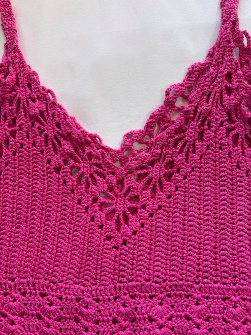 Débardeur crochet fait main rose fuchsia, motif ajouré