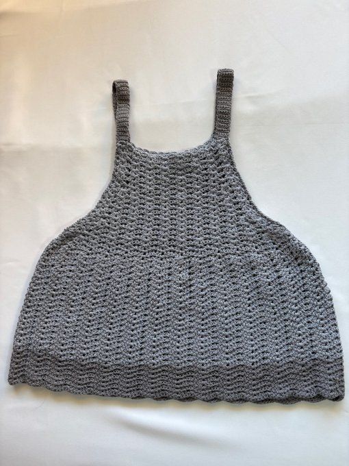 Top crocheté évasé gris perle, maille ajourée