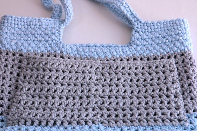Sac cabas crocheté fait main bicolore bleu ciel & gris