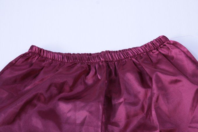 Short de nuit satiné bordeaux à dentelle C&City S