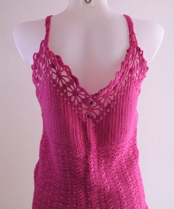 Débardeur crochet fait main rose fuchsia, motif ajouré