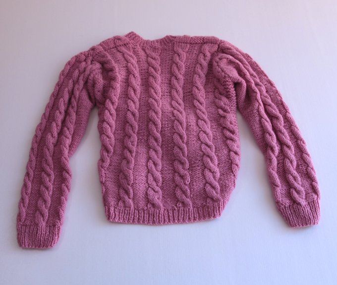 Ensemble jupe + pull torsadée rose poudré, maille raffinée