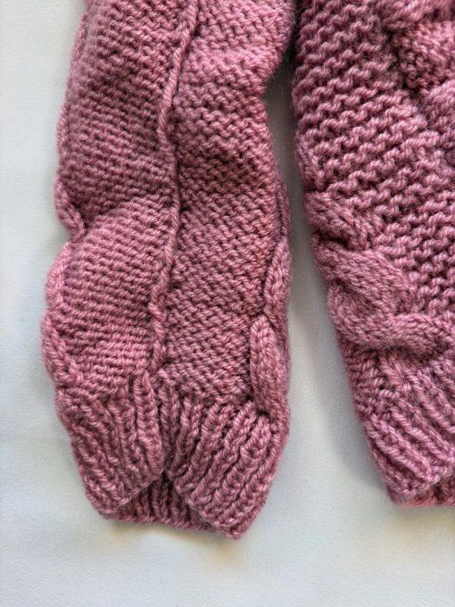 Ensemble jupe + pull torsadée rose poudré, maille raffinée