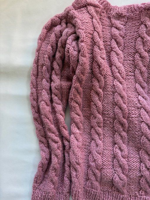 Ensemble jupe + pull torsadée rose poudré, maille raffinée
