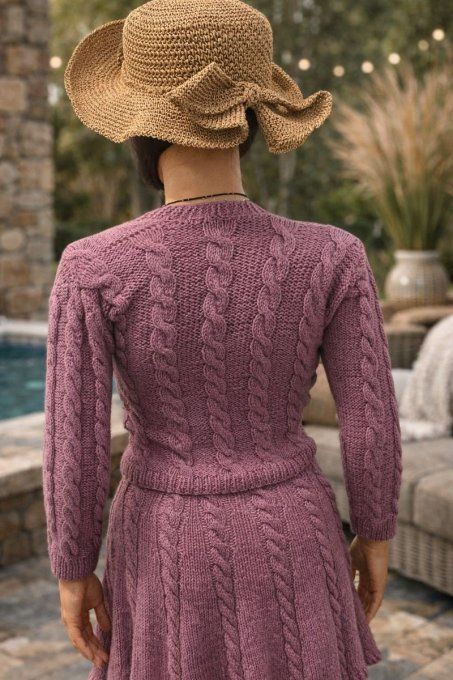 Ensemble jupe + pull torsadée rose poudré, maille raffinée