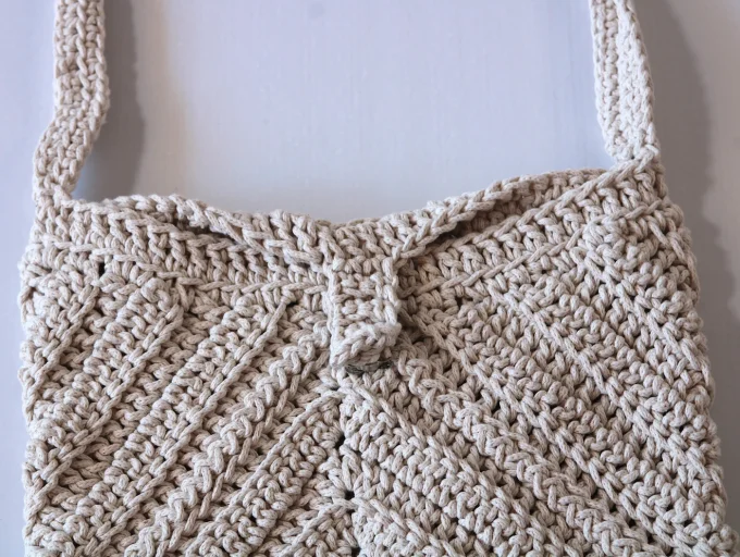 Sac porté épaule en crochet beige écru fait main – 27 × 19 cm