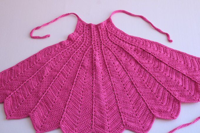 Top triangle tricoté fuchsia, maille ajourée ajustable