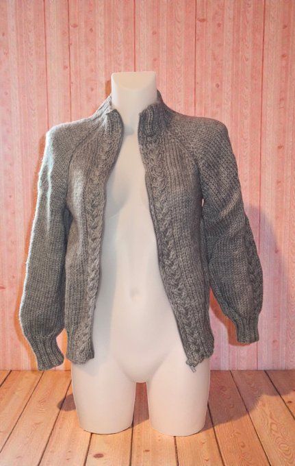 Gilet en maille grise fait main, zip central et col montant