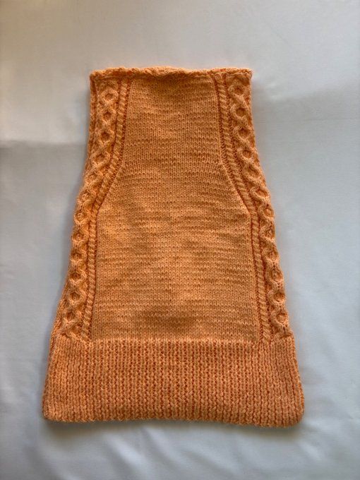 Débardeur tricot sans manches col V torsadé abricot