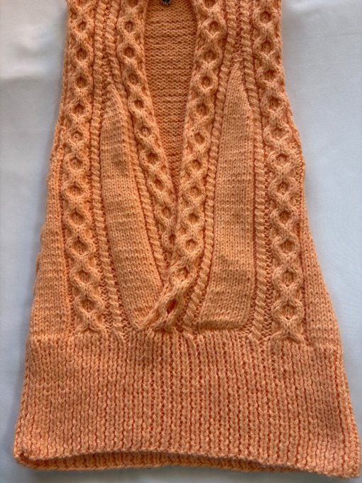Débardeur tricot sans manches col V torsadé abricot