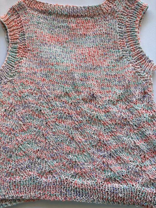 Débardeur maille pastel chinée, col V et coupe droite