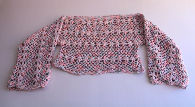 Pull crochet multicolore pastel ajouré, manches bouffantes