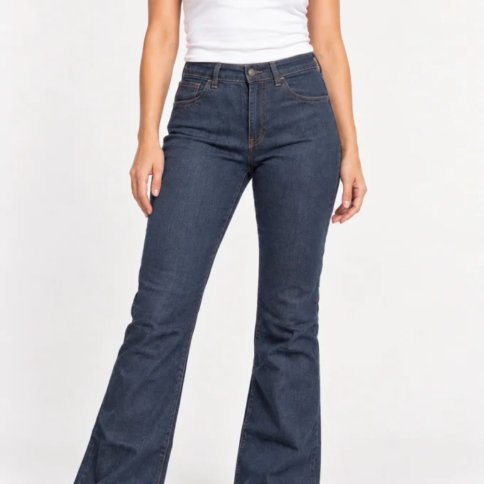 Fermeture zippée et bouton du jean Levi’s 525