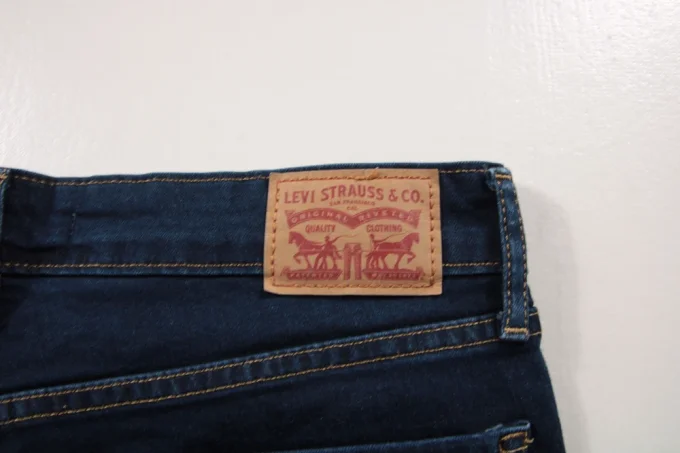 Jean femme Levi’s 711 Skinny bleu foncé W29 L34 – FR 38