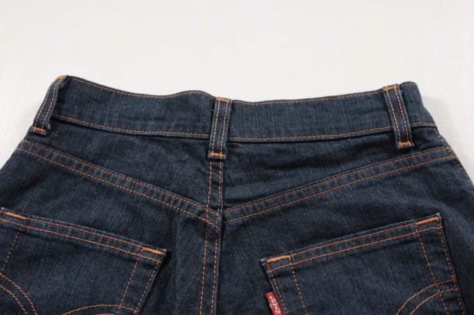 Jean Levi’s 525 femme bootcut bleu foncé W25 L32 vintage Y2K