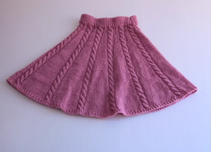 Ensemble jupe + pull torsadée rose poudré, maille raffinée