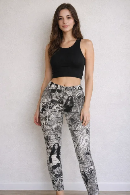 Legging femme noir et blanc a imprime journal gazette et motifs magazine de presse a plat