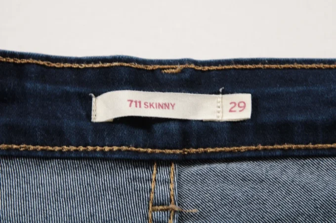 Jean femme Levi’s 711 Skinny bleu foncé W29 L34 – FR 38
